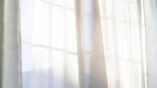 レースカーテンの洗濯方法とは？ 失敗しない洗い方からお手入れのコツ