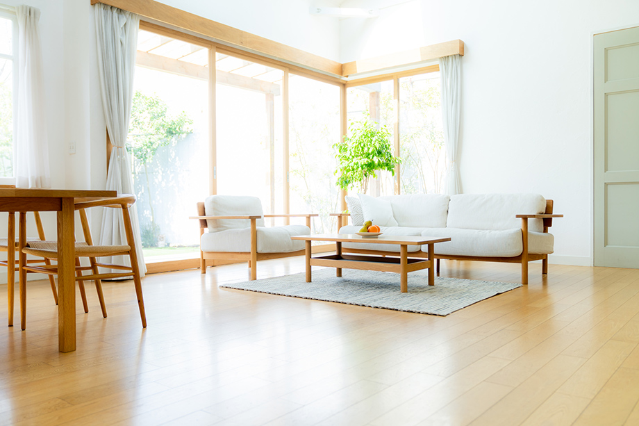 非遮光カーテンとは? メリット・デメリットと快適に使うためのポイント