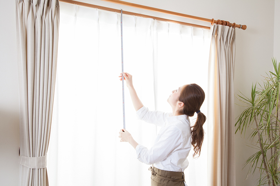 一人でできる!カーテンの測り方ガイド|採寸のコツや必要な道具まで解説