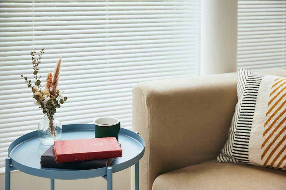 カーテンとブラインドを併用するメリットやコツは？おしゃれで快適な窓まわりの作り方