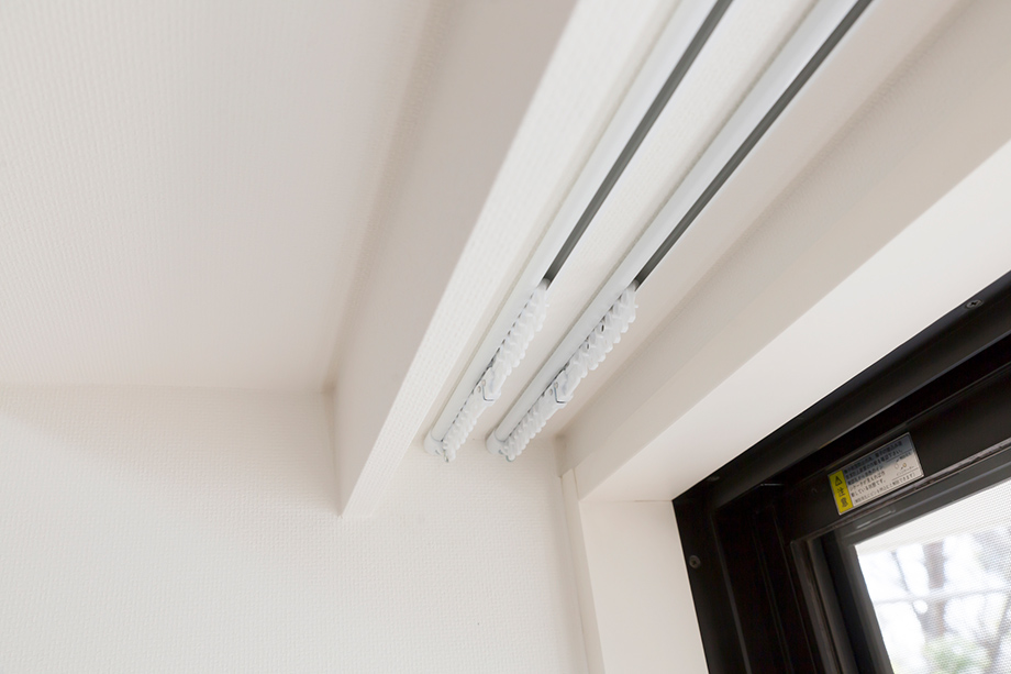 カーテンとブラインドを併用する場合の取り付け方法