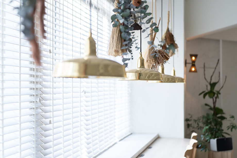 ブラインドの幅が足りない! 余る・丈が合わない場合の対処法を徹底解説