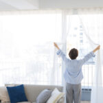 レースカーテンがはみ出る・長い・短いを解決！　サイズの測り方、調節方法などを紹介