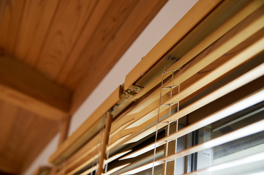木製のブラインドを選ぶ