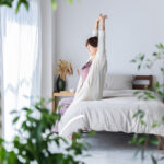 寝室用カーテンはどう選ぶ？　快眠を促す色や遮光効果を解説