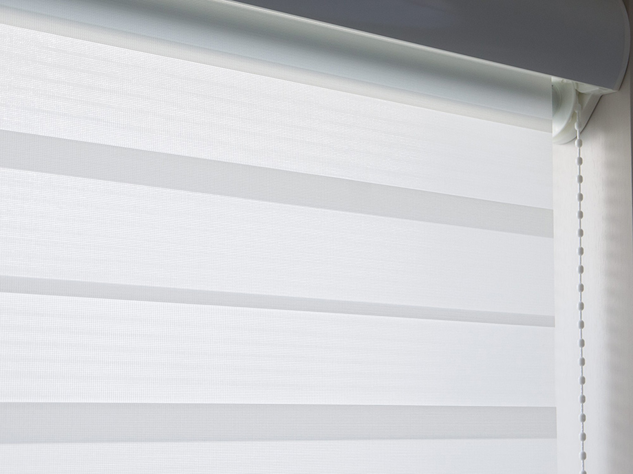 調光ロールスクリーンの使い心地は？　「外から見えるのか」など使い方の疑問へ徹底解説