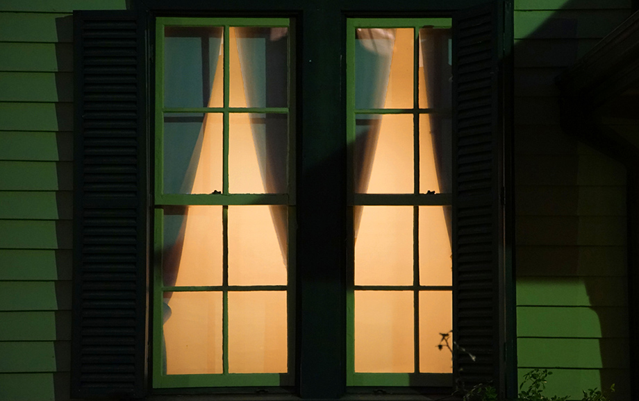 外から見える？　昼と夜の違いをチェック