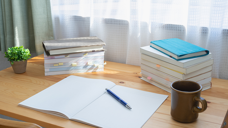 勉強に集中できるカーテンとは？　色・風水・機能で選ぶおすすめガイド