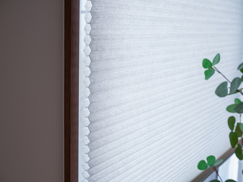 吹き抜け窓におすすめのカーテンの種類