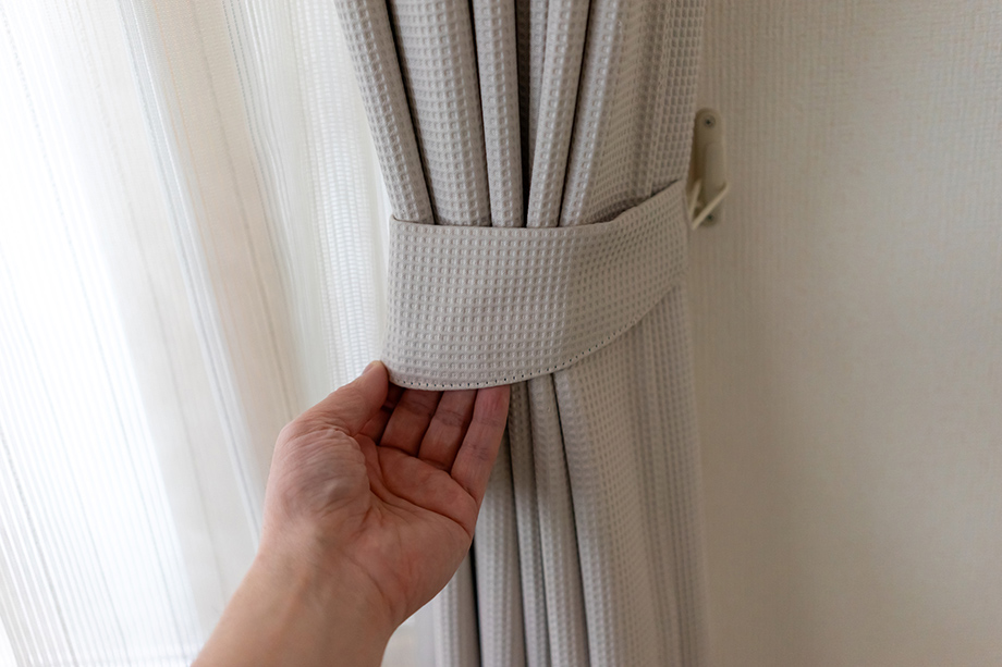 カーテンのタッセルとは？ 役割や種類、おすすめの商品をご紹介