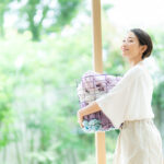 カーテンはクリーニングに出すべき？　メリット・デメリットや頻度・自宅でのケア方法を徹底解説