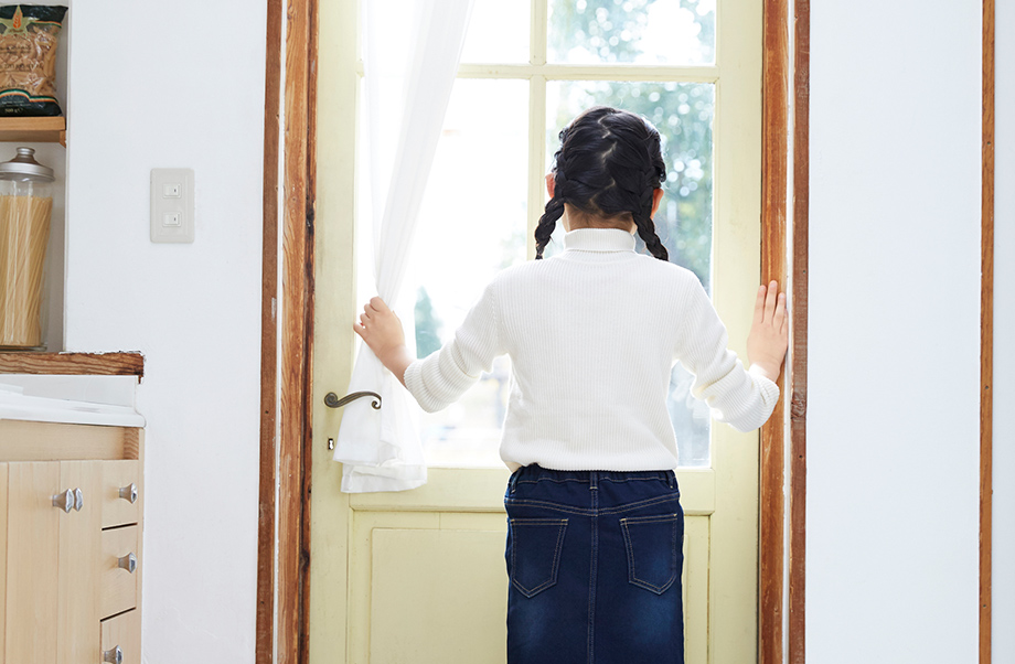 勝手口にカーテンは必要？　種類から選び方、取り付け方法まで徹底解説！